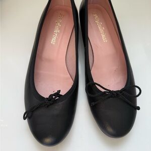 Pretty Ballerinas Classic Black Flats